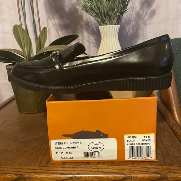 Women’s flats - Picture 1 of 2